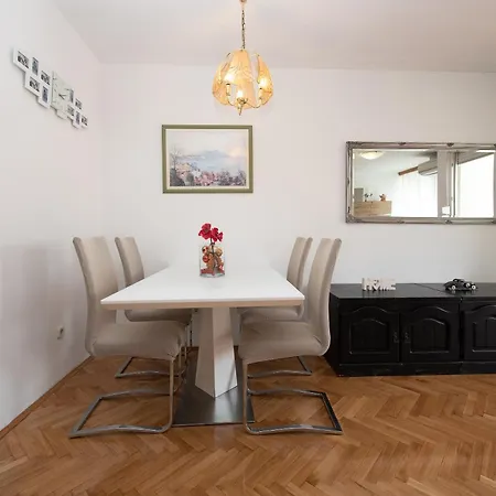 Apartment Split2
