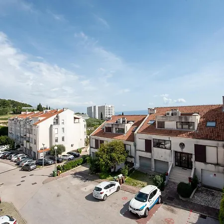Apartment Split2 *