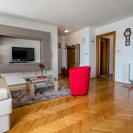 Split2 Apartment